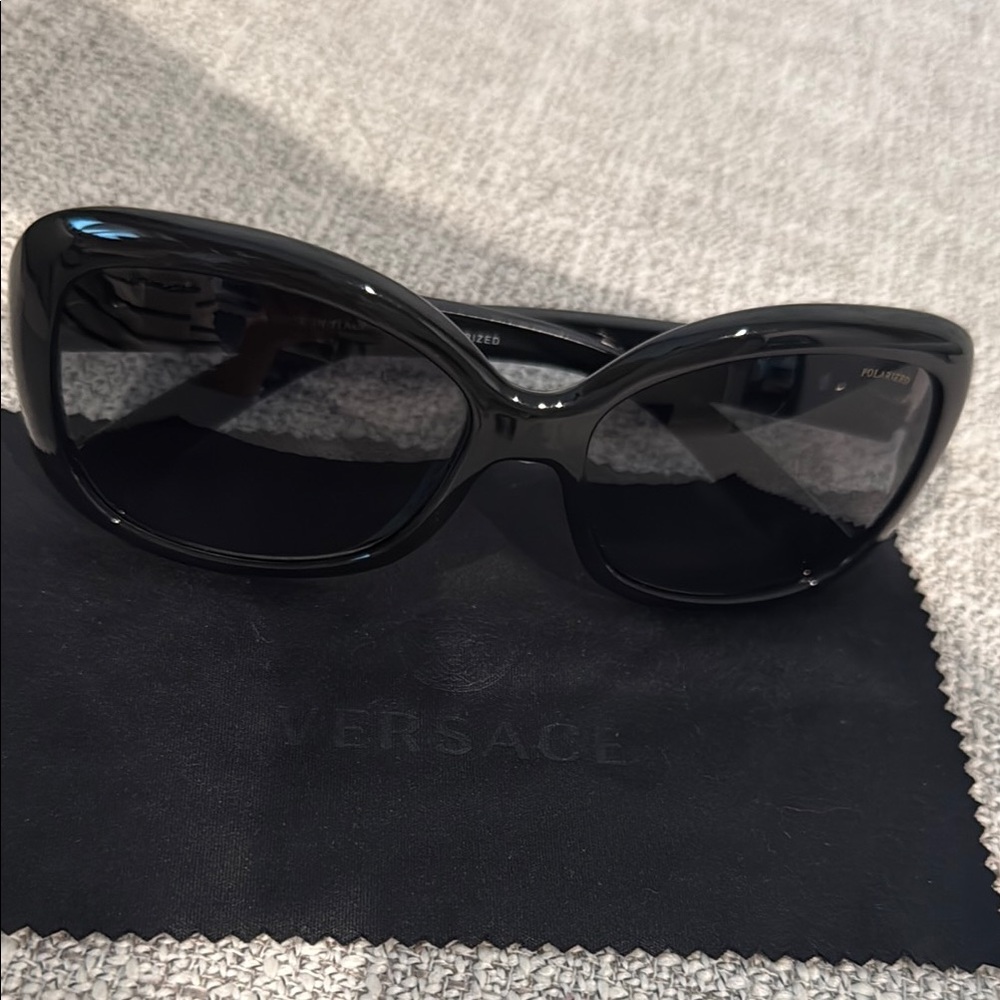 VERSACE Polarized Sunglasses - Picture 6 of 9